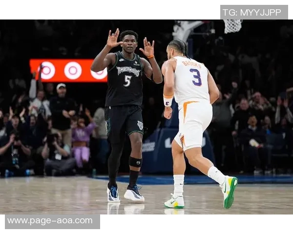 爱德华兹再度离场引发关注第三节后半段再次返回更衣室情况堪忧